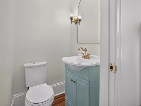 Bath - 653 Murray Ave SE, Roanoke, VA 24013 photo 1 of 2