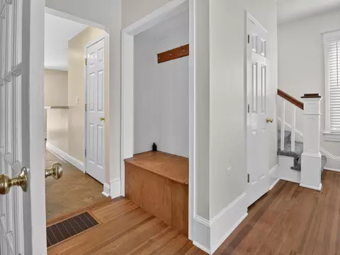 Entry Way - 653 Murray Ave SE, Roanoke, VA 24013 photo 2 of 2