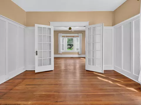 Living - 653 Murray Ave SE, Roanoke, VA 24013 photo 6 of 7