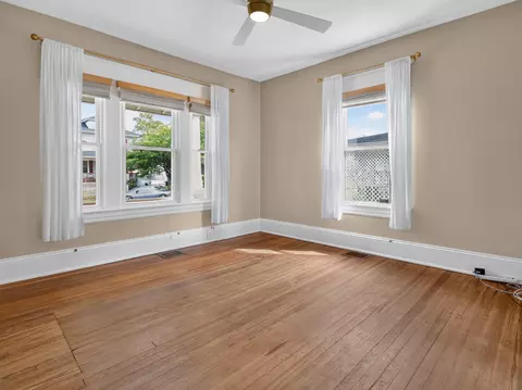 Living - 653 Murray Ave SE, Roanoke, VA 24013 photo 3 of 7