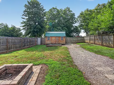 Exterior - 653 Murray Ave SE, Roanoke, VA 24013 photo 8 of 10