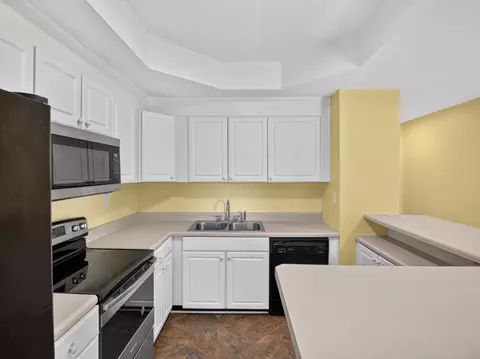 Kitchen - 653 Murray Ave SE, Roanoke, VA 24013 photo 2 of 3