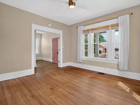 Living - 653 Murray Ave SE, Roanoke, VA 24013 photo 4 of 7