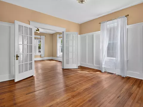 Living - 653 Murray Ave SE, Roanoke, VA 24013 photo 7 of 7