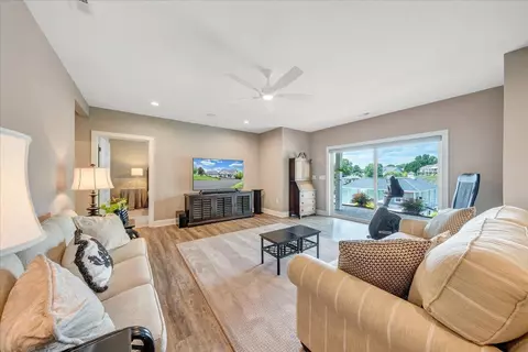 Living - 290 Sunset Pointe Dr, Moneta, VA 24121 photo 4 of 4