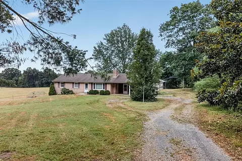 1069 Pecks Rd, Bedford, VA 24523