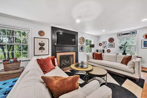 Living - 140 27th St SE, Roanoke, VA 24014 photo 3 of 5