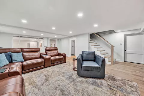 Living - 140 27th St SE, Roanoke, VA 24014 photo 4 of 5