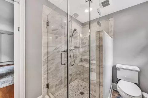Bath - 140 27th St SE, Roanoke, VA 24014 photo 7 of 9