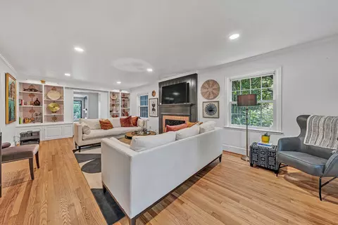 Living - 140 27th St SE, Roanoke, VA 24014 photo 1 of 5