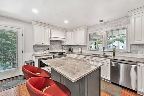 Kitchen - 140 27th St SE, Roanoke, VA 24014 photo 2 of 5