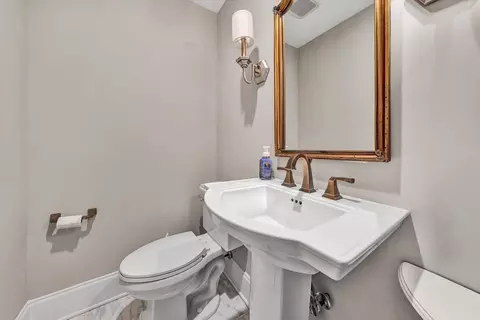 Bath - 140 27th St SE, Roanoke, VA 24014 photo 5 of 9