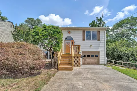 716 S Maple St, Vinton, VA 24179