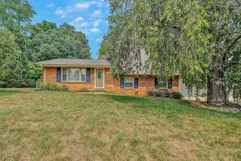 383 Knollwood Dr, Troutville, VA 24175