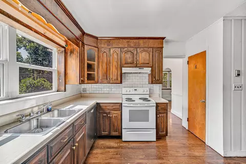 Kitchen - 2362 W Riverside Dr, Salem, VA 24153 photo 3 of 3