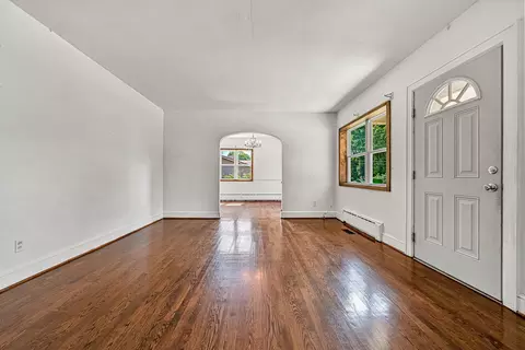 Living - 2362 W Riverside Dr, Salem, VA 24153 photo 2 of 3