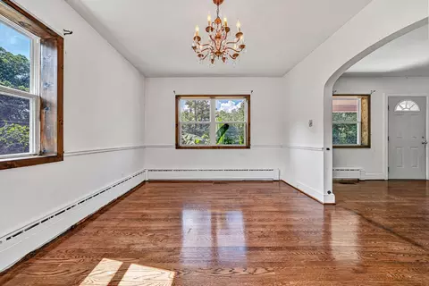 Dining - 2362 W Riverside Dr, Salem, VA 24153 photo 2 of 2