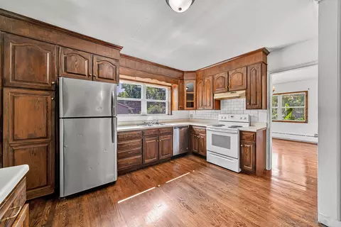 Kitchen - 2362 W Riverside Dr, Salem, VA 24153 photo 2 of 3