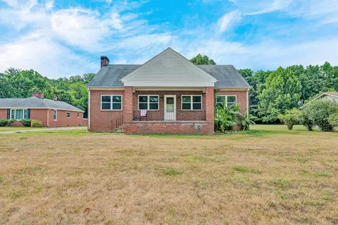 Exterior - 2362 W Riverside Dr, Salem, VA 24153 photo 2 of 12