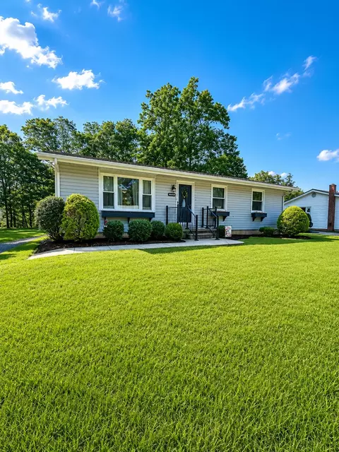 1111 Cherokee Trl, Covington, VA 24426