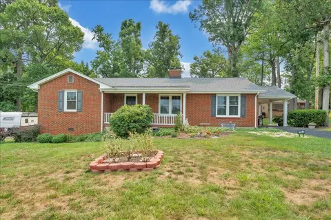 1544 Newton Cir, Bedford, VA 24523