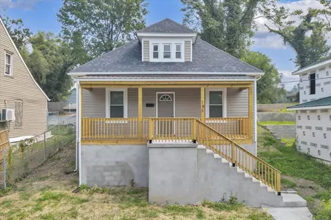 703 Harrison Ave NW, Roanoke, VA 24016