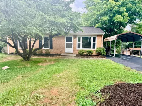 2926 Creekwood Dr, Salem, VA 24153