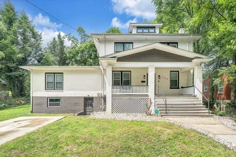 Exterior - 2104 Wayne St NE, Roanoke, VA 24012 photo 2 of 9