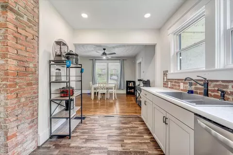 Entry Way - 2104 Wayne St NE, Roanoke, VA 24012 photo 1 of 2