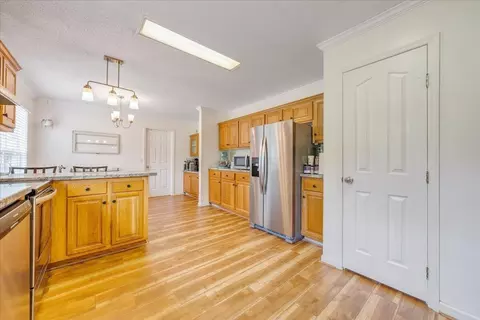 Kitchen - 1064 Lipscomb Rd, Moneta, VA 24121 photo 4 of 5