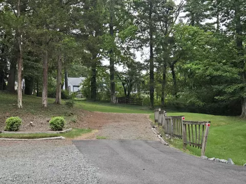 Exterior - 680 Park Ln, Halifax, VA 24558 photo 4 of 6