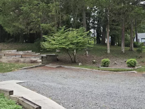 Exterior - 680 Park Ln, Halifax, VA 24558 photo 5 of 6