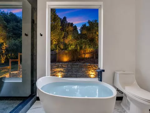 Bath - 5905 Cartwright Dr, Roanoke, VA 24018 photo 1 of 12