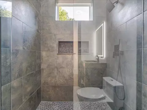 Bath - 5905 Cartwright Dr, Roanoke, VA 24018 photo 9 of 12