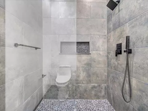 Bath - 5905 Cartwright Dr, Roanoke, VA 24018 photo 12 of 12