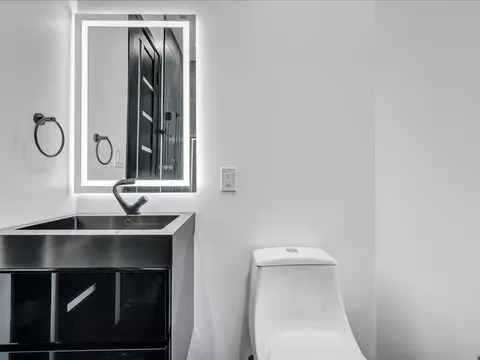 Bath - 5905 Cartwright Dr, Roanoke, VA 24018 photo 11 of 12