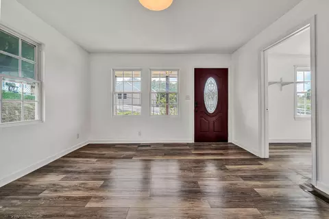 Living - 511 Patterson Ave, Pulaski, VA 24301 photo 1 of 3