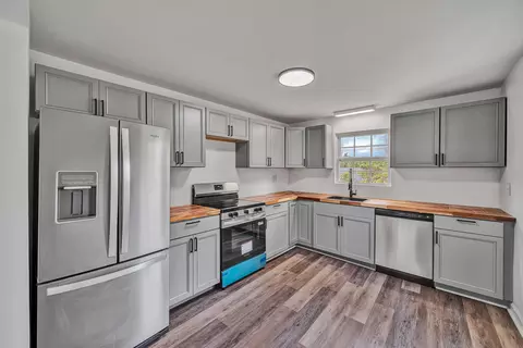 Kitchen - 511 Patterson Ave, Pulaski, VA 24301 photo 2 of 5