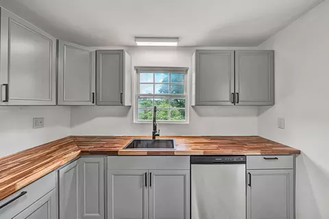 Kitchen - 511 Patterson Ave, Pulaski, VA 24301 photo 3 of 5