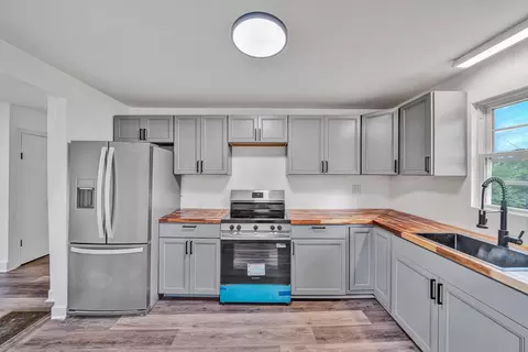 Kitchen - 511 Patterson Ave, Pulaski, VA 24301 photo 4 of 5
