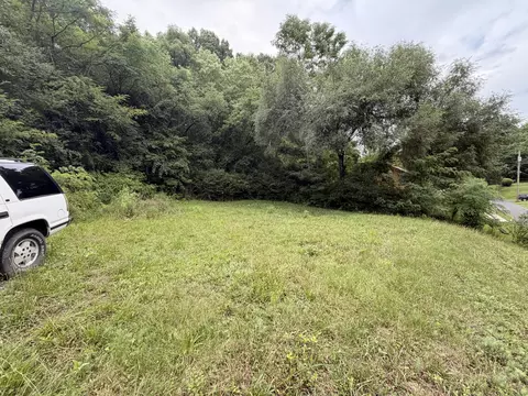 705 Coleman St, Covington, VA 24426 photo 4