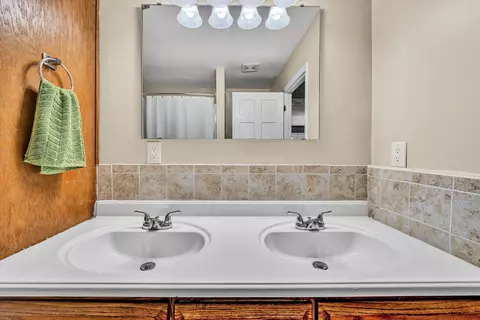 Bath - 1488 Henry Rd, Ferrum, VA 24088 photo 3 of 5