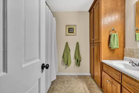 Bath - 1488 Henry Rd, Ferrum, VA 24088 photo 4 of 5