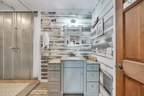 Bath - 6015 Smith Mountain Rd, Penhook, VA 24137 photo 8 of 11