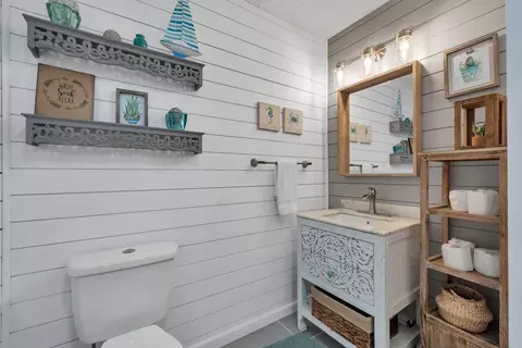 Bath - 6015 Smith Mountain Rd, Penhook, VA 24137 photo 7 of 11
