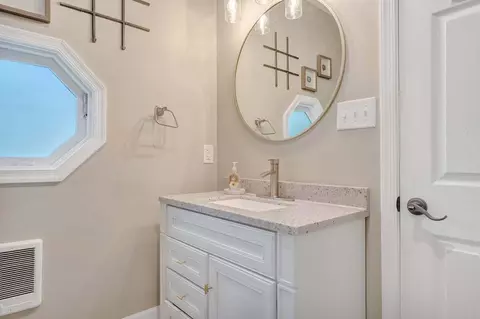 Bath - 6015 Smith Mountain Rd, Penhook, VA 24137 photo 5 of 11