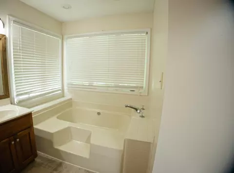 Bath - 6297 Alpine Ln, Wise, VA 24293 photo 3 of 6