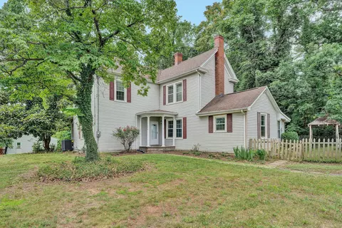 1036 Country Club Dr NW, Roanoke, VA 24017