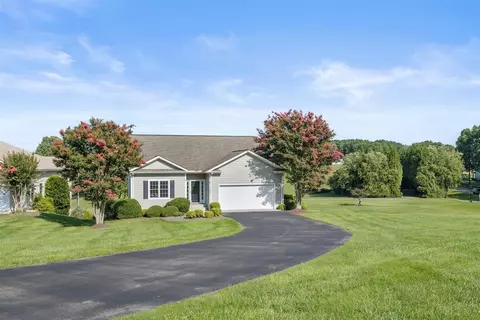 1222 8th Fairway Ln, Huddleston, VA 24104