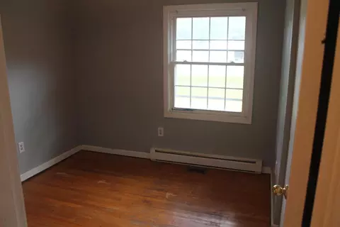 Bedroom - 114 Cliffview Dr, Covington, VA 24426 photo 1 of 8